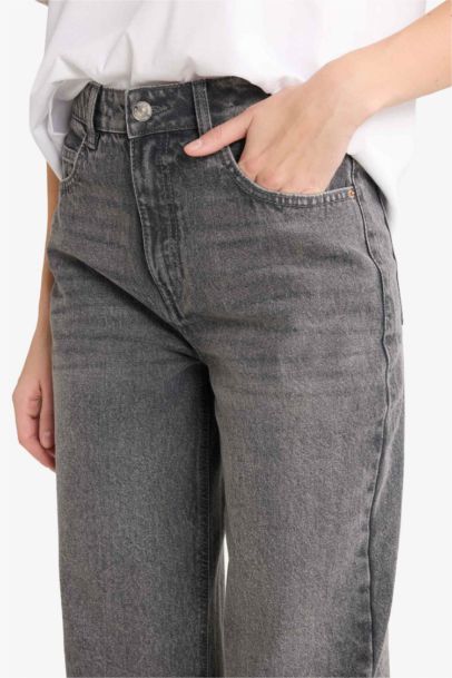 Jean large taille haute à jambes droites