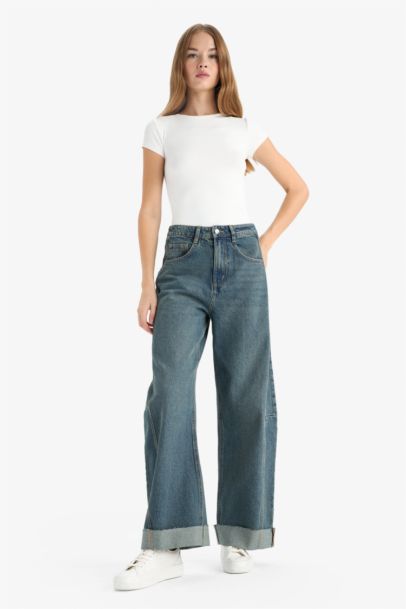 سروال جينز برجل عادي