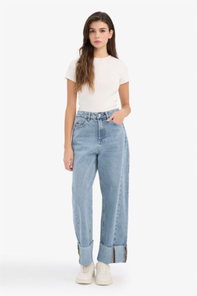 Jean taille haute à ourlet retroussé Coupe décontractée