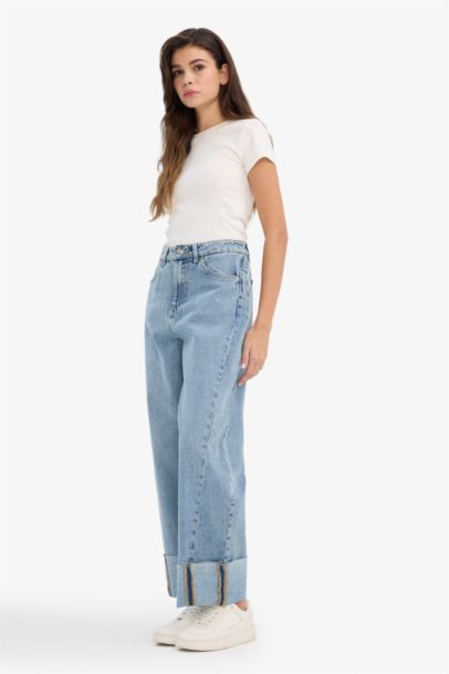 Jean taille haute à ourlet retroussé Coupe décontractée