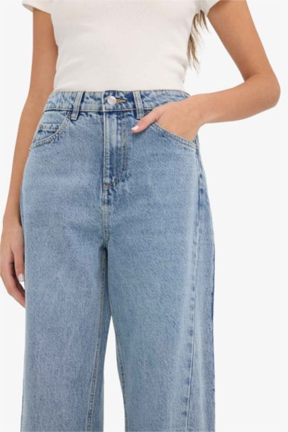 Jean taille haute à ourlet retroussé Coupe décontractée