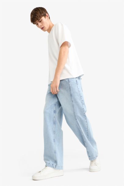 Barrel Fit Wide Leg Jeans