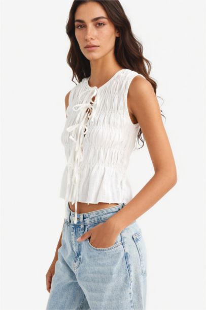 Slim Fit Dar Kesim Bisiklet Yaka Bağlamalı Dokulu Kolsuz Bluz