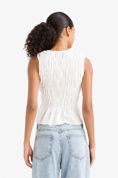 Slim Fit Dar Kesim Bisiklet Yaka Bağlamalı Dokulu Kolsuz Bluz