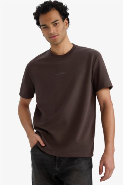 تيشيرت نص كم قصة عادية ورقبة مستديرة