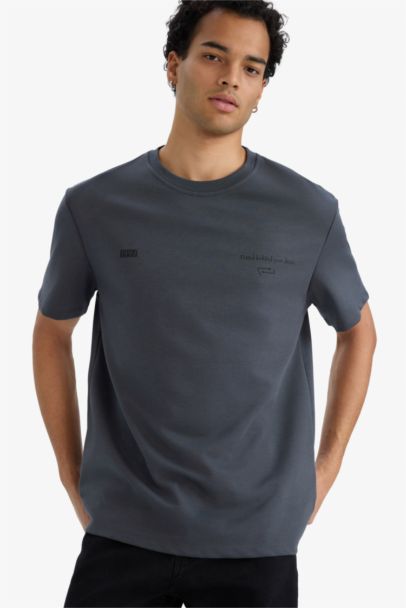 تيشيرت مطبوع يسمح بمرور الهواء