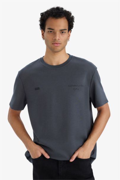 تيشيرت مطبوع يسمح بمرور الهواء