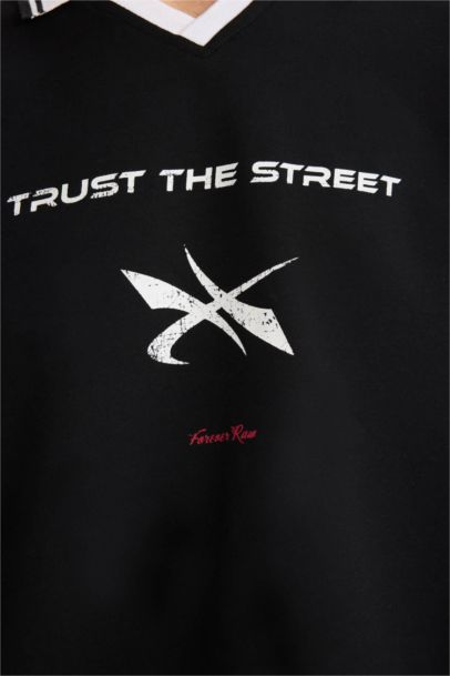 سويت شيرت اوفر سايز بياقة بولو قماش يسمح بمرور الهواء