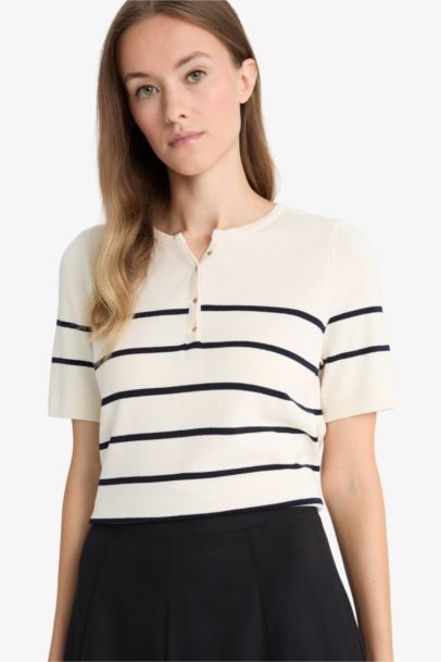 T-shirt en maille rayé à manches courtes et col rond Coupe régulière