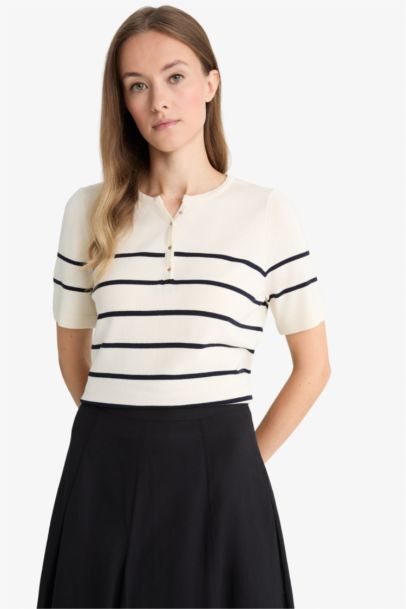 T-shirt en maille rayé à manches courtes et col rond Coupe régulière