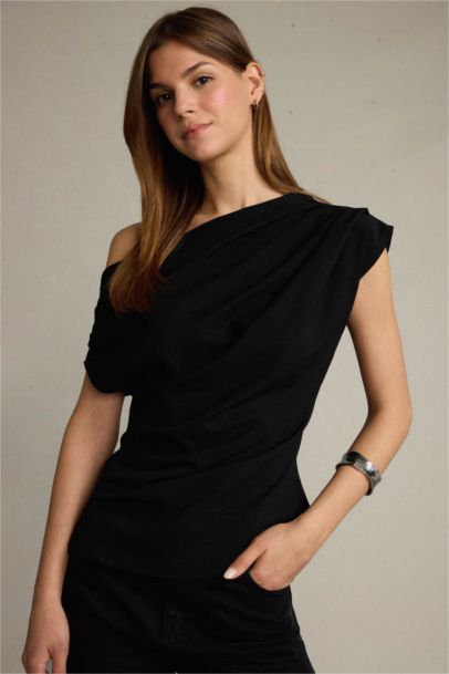 Fitted Basic One Shoulder Black Blouse