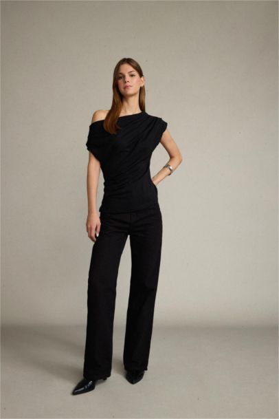 Fitted Basic One Shoulder Black Blouse