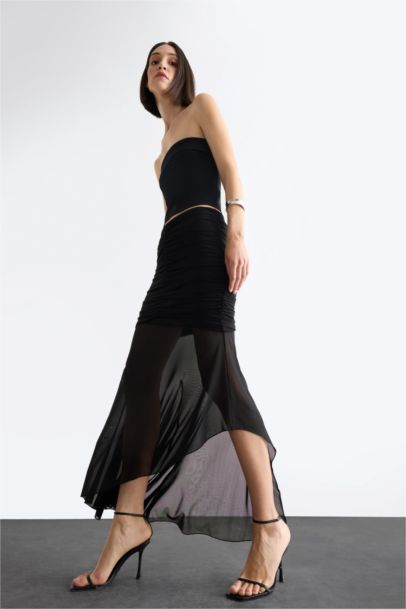 تنورة ميدي غير متماثل بكسرات