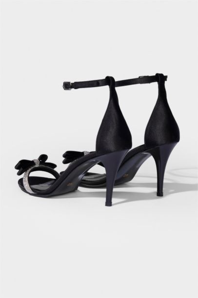 حذاء نسائي بكعب عالي على شكل فيونكة من DCEY x DeFacto