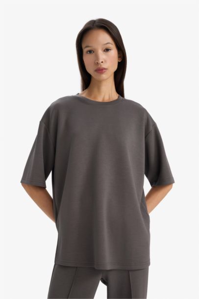 تيشيرت قصة اوفرسايز برقبة مستديرة