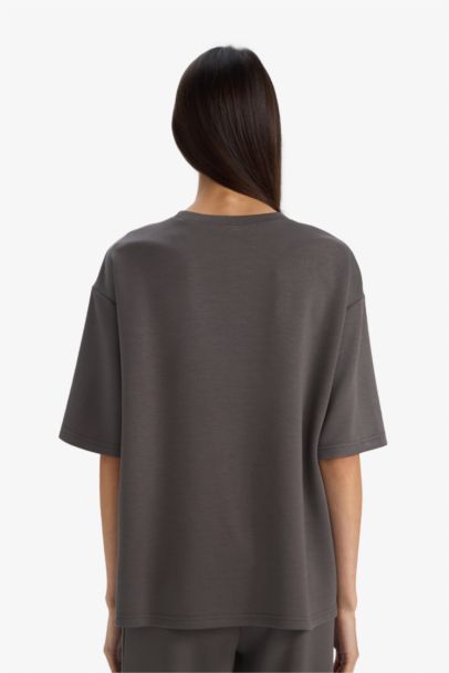 تيشيرت قصة اوفرسايز برقبة مستديرة