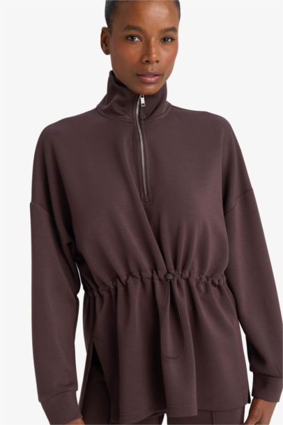 سويت شيرت قصة طويلة برقبة عالية بنصف سحاب