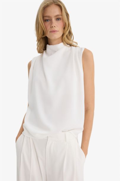 Regular Fit Turtleneck Sleeveless Blouse
