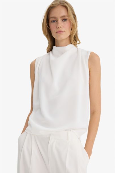 Regular Fit Turtleneck Sleeveless Blouse