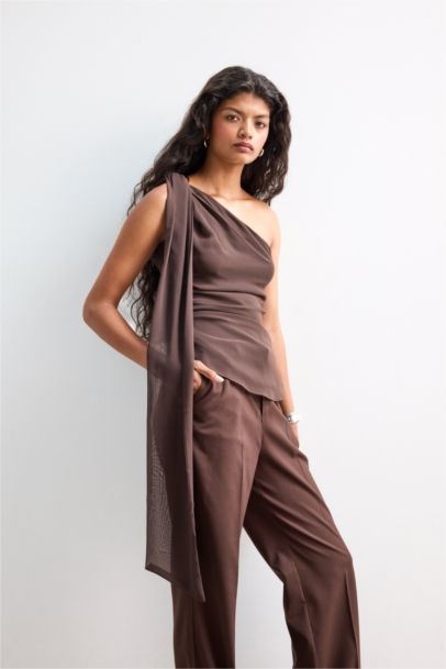 Blouse en mousseline à une épaule Coupe régulière