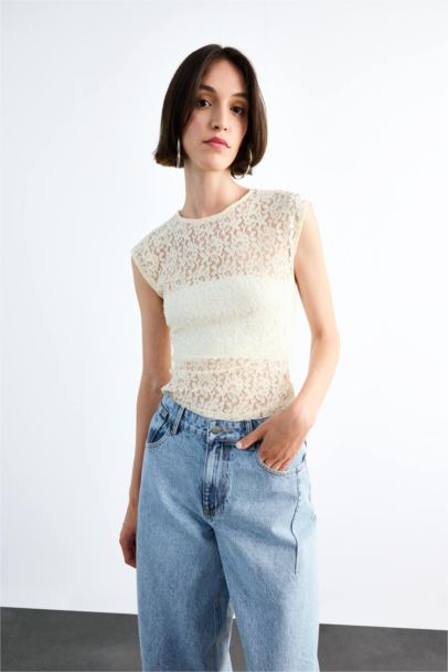 Slim Fit Lace Crew Neck Tank Top