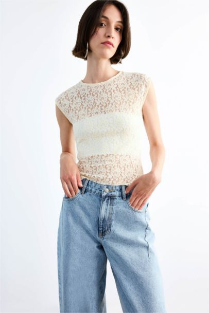 Slim Fit Lace Crew Neck Tank Top