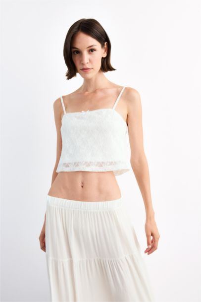 فانيلة بالدانتيل مخصر