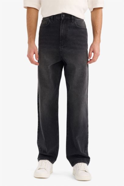 Baggy Fit Wide Leg Jeans