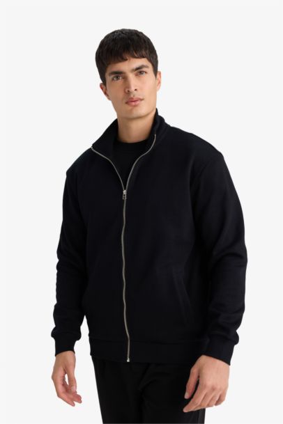 جاكيت رياضي بياقة عالية