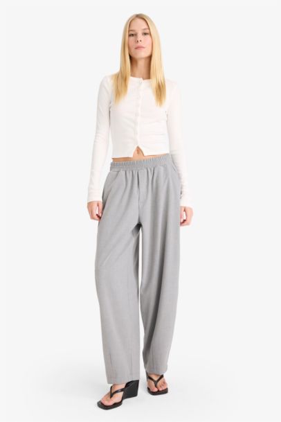 Top côtelé à bouton et col rond Coupe ajustée