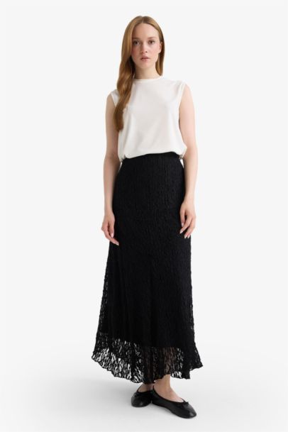 Asymmetric Lace Knitted Skirt
