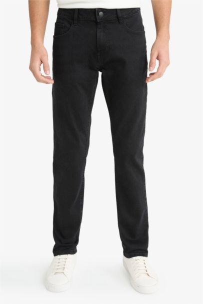 بنطلون جينز كارلو سكيني فيت برجل ضيق وخصر عادي