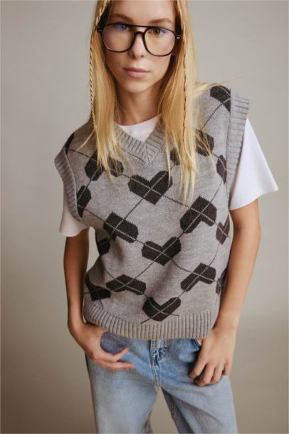 Regular Fit V Yaka Desenli Süveter