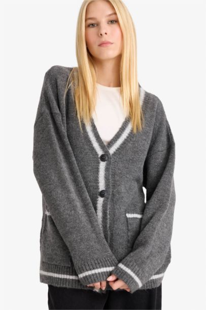 Oversize Fit V-Neck Cardigan