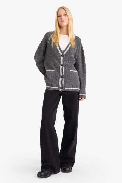 Oversize Fit V-Neck Cardigan