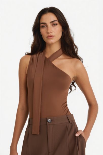 Tek Omuzlu Bağlama Detaylı Çıtçıtlı Body