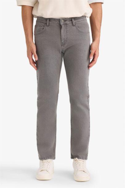 بنطلون جينز سيرجيو قصة عادية ورجل عادية