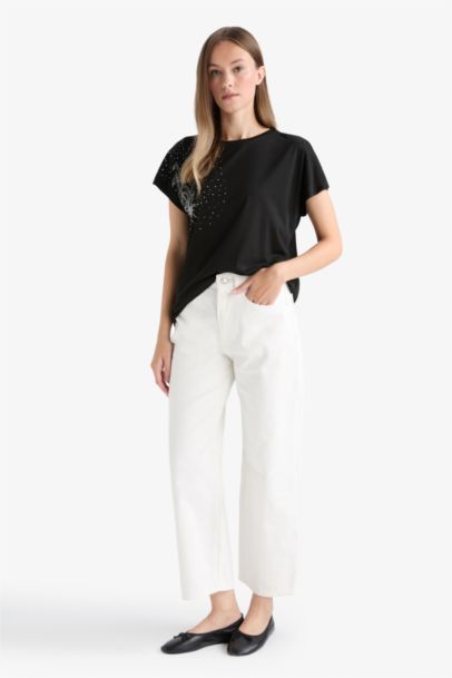 تيشيرت نص ردن بطبعة أحجار وياخة مستديرة