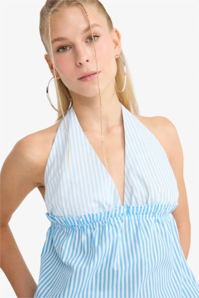 بلوزة بدون أكمام