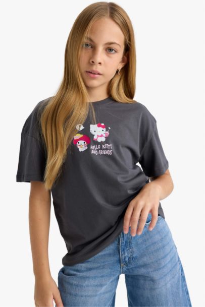 Hello Kitty Relax Fit Bisiklet Yaka Sırt Baskılı Kısa Kollu Tişört Kız Çocuk