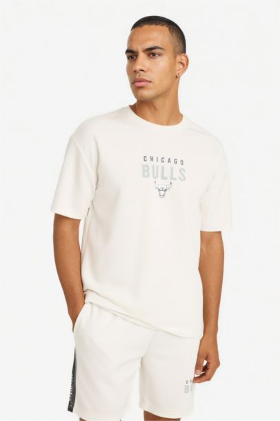 NBA Chicago Bulls Relax Fit дөңгелек жағалы қысқа жеңді футболка