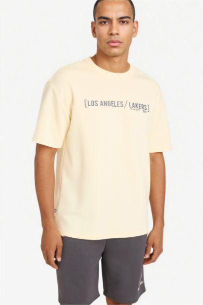 NBA Los Angeles Lakers Relax Fit дөңгелек жағалы қысқа жеңді футболка
