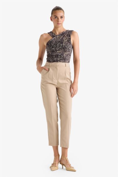 فانيلة ميش بياقة هالتر مطبوعة