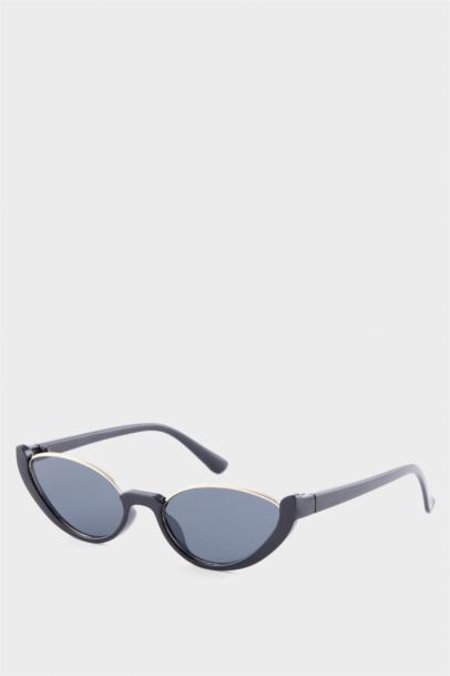 DCEY x DeFacto Kadın Kedi Gözü Formunda Siyah Güneş Gözlüğü