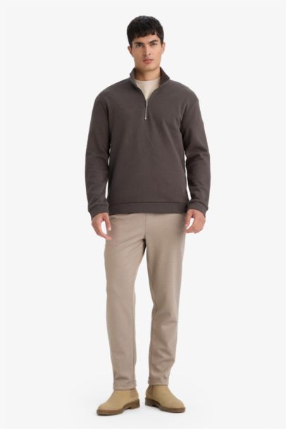 سويت شيرت قصة عادية وياقة عالية