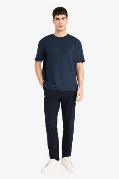 تيشيرت نص كم قصة عادية برقبة مستديرة