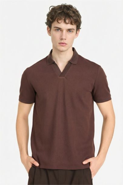 Regular Fit Zippered Collar Short Sleeves Polo T-shirt