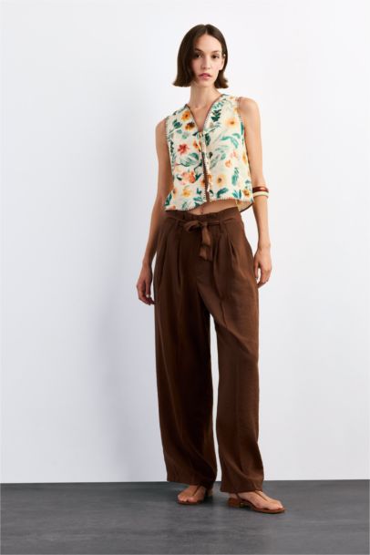 Slim Fit Button Neck Flower Poplin Vest