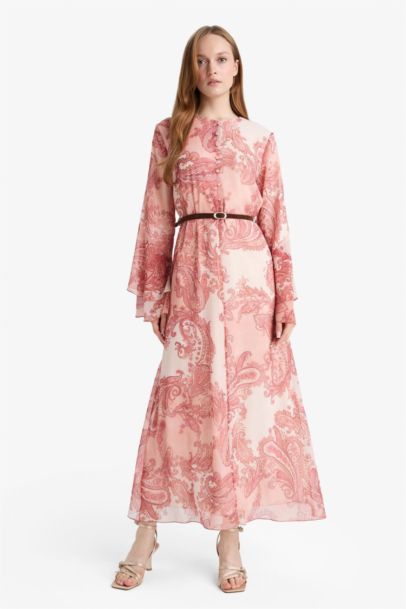 Robe longue en mousseline imprimée à manches longues et ceinture