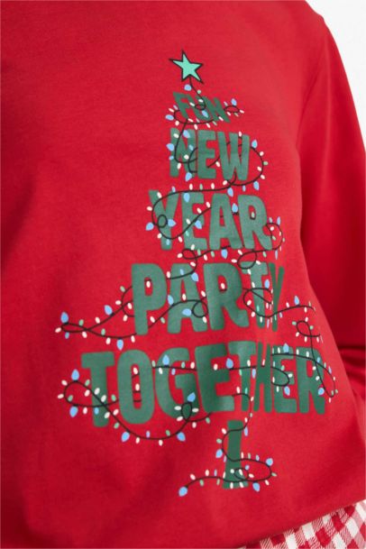 Christmas Themed Regular Fit Top Bottom 2 Piece Pajama Set